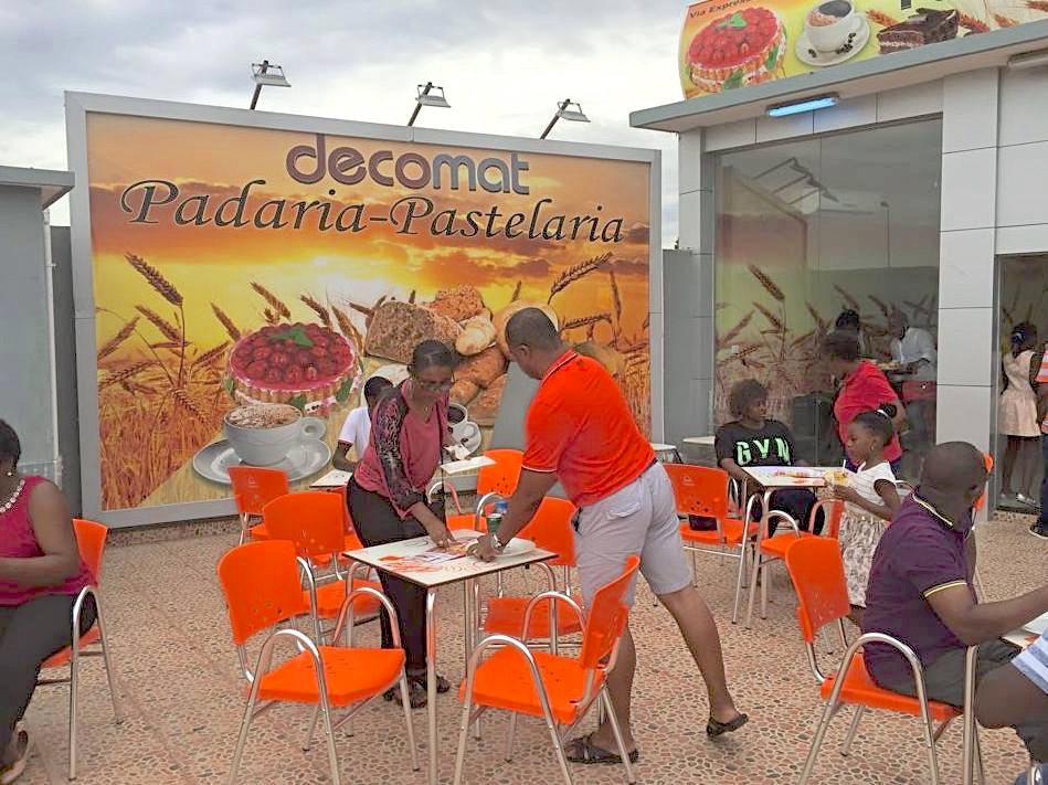 Cafetaria da Decomat Luanda.jpg
